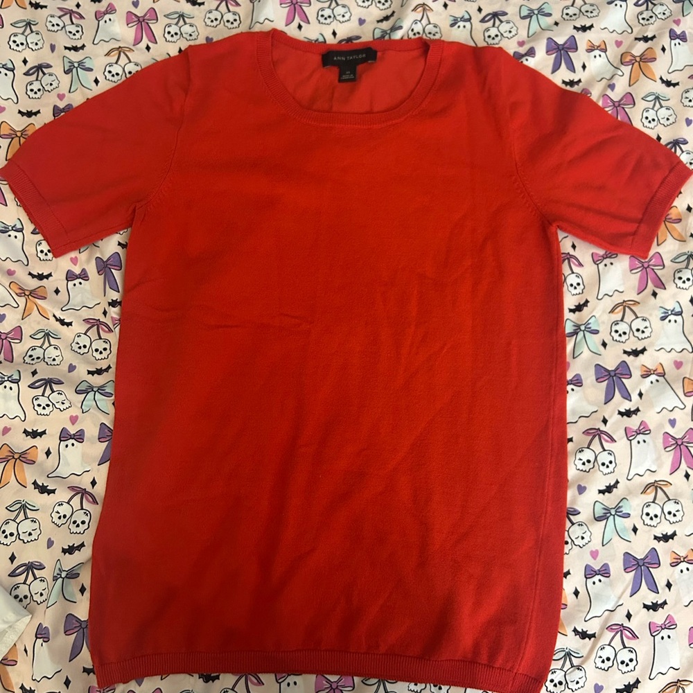 Ann Taylor Vibrant Red Short Sleeve Women’s Tee